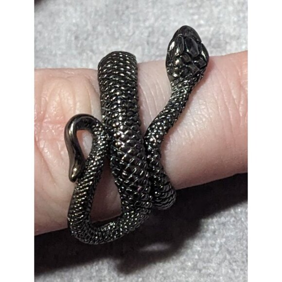 Gothic Gunmetal Tone Textured Snake Ring Size 5 1/2 - Picture 11 of 14